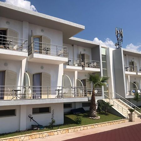 Royal Blue Hotel Dhërmi Eksteriør bilde